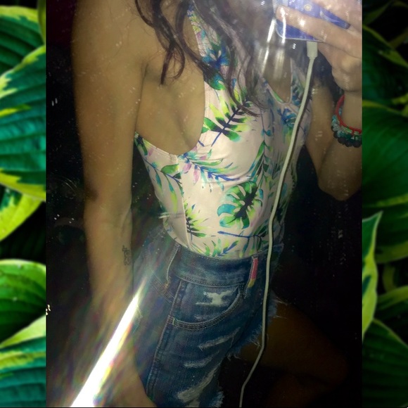 🌿 Forever 21 Tropical One-Piece Swimsuit - Picture 2 of 4